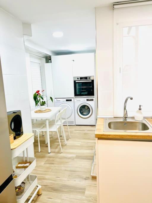 New Spacious And Cozy Apartment - Malaga Exterior photo